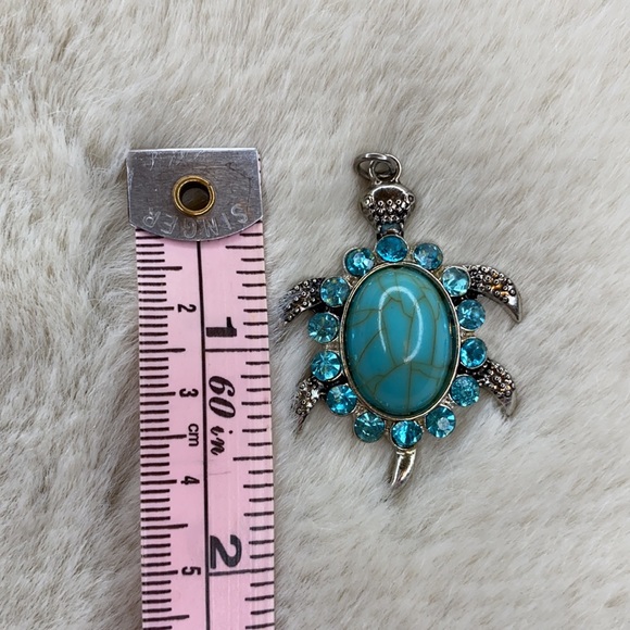 Turquoise Stone Turtle Pendant - Picture 4 of 4